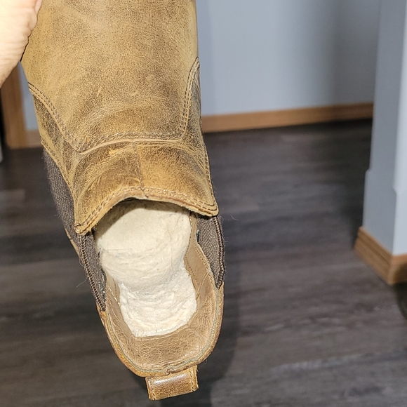 Ugg Chelsea Boots - Picture 5 of 6